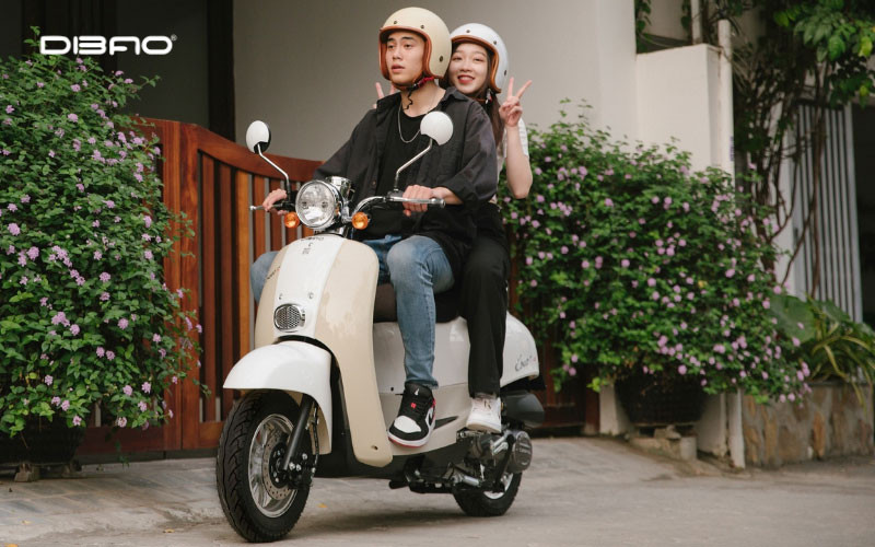 bao nhi&ecirc;u tuổi được đi xe điện