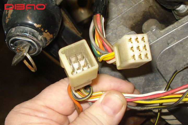 Xe đạp điện không lên điện có thể vì cầu chì và jack kết nối
