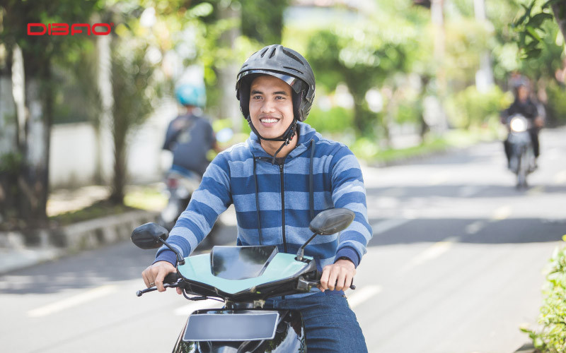 Kh&ocirc;ng đội mũ bảo hiểm l&agrave; một lỗi vi phạm người điều khiển xe m&aacute;y thường gặp phải