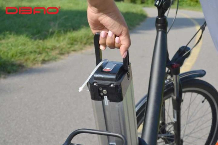 Pin cũng l&agrave; một vấn đề khiến đ&egrave;n lu&ocirc;n hiện xanh 