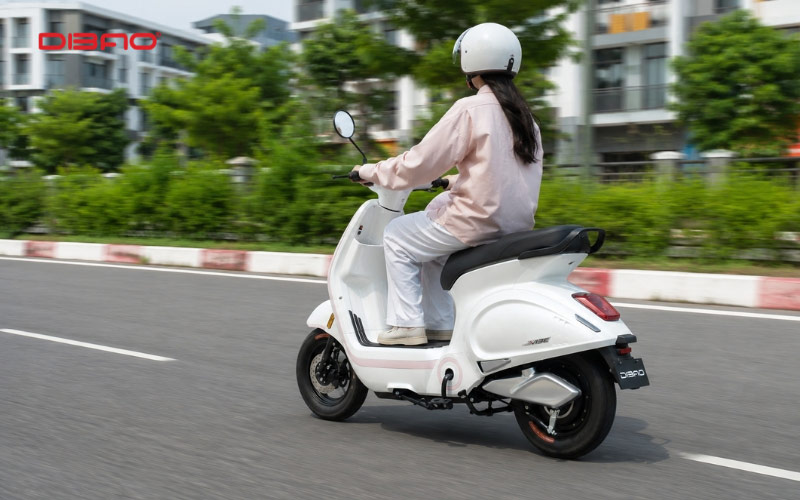 so s&aacute;nh xe điện dibao vibe v&agrave; xe xăng