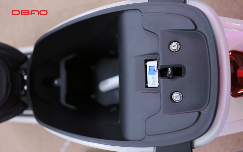 trải nghiệm thực tế Dibao Vibe với cốp xe rộng
