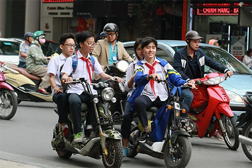 Nỗi lo của phụ huynh khi con sử dụng xe đạp điện