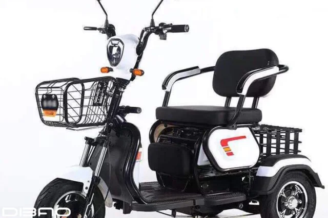 [HOT] Ra mắt mẫu xe máy điện 3 bánh 2 chỗ ngồi đa năng, hữu ích