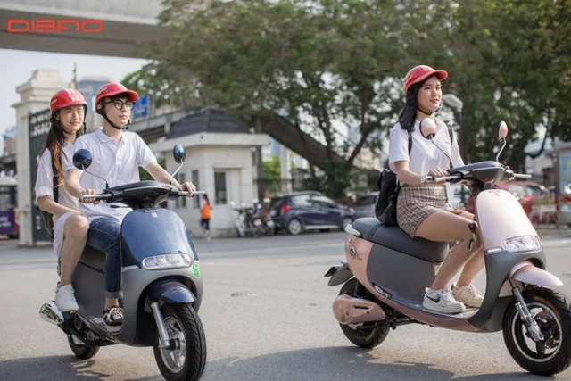 Nên mua xe máy điện hay xe máy xăng để chạy trong đô thị?