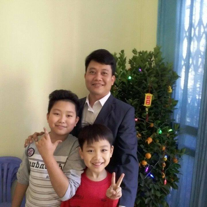 Anh Phạm Đăng Thành cùng các con